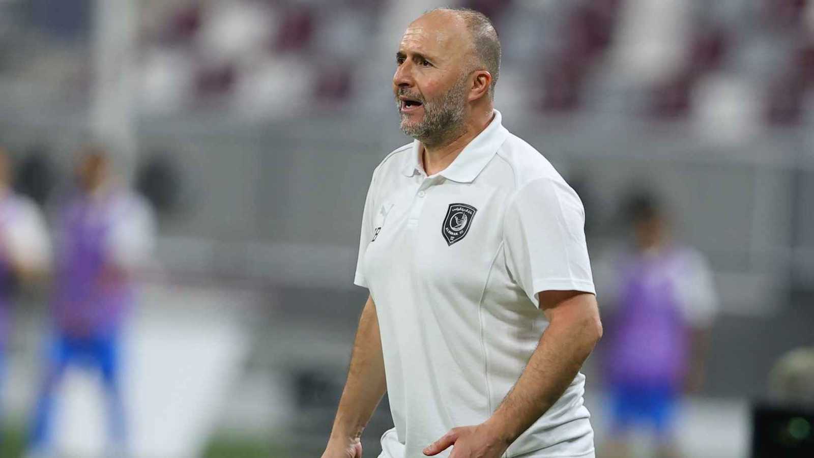 تصرف صادم من جمال بلماضي تجاه لاعبه في مباراة الدحيل والوكرة (فيديو وصورة)