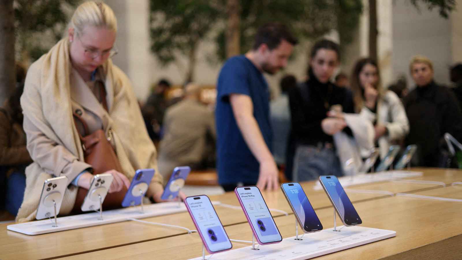 الفيديو المزدوج.. أبرز مميزات آيفون 17