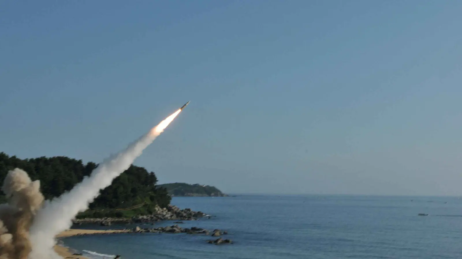 أتاكمز.. رسائل "صاروخية" من بايدن إلى بوتين وترامب