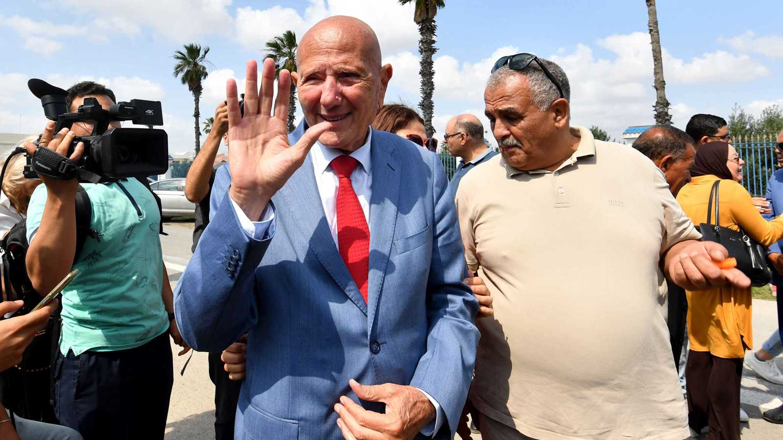 السلطات التونسية تعتقل المعارض البارز أحمد نجيب الشابي