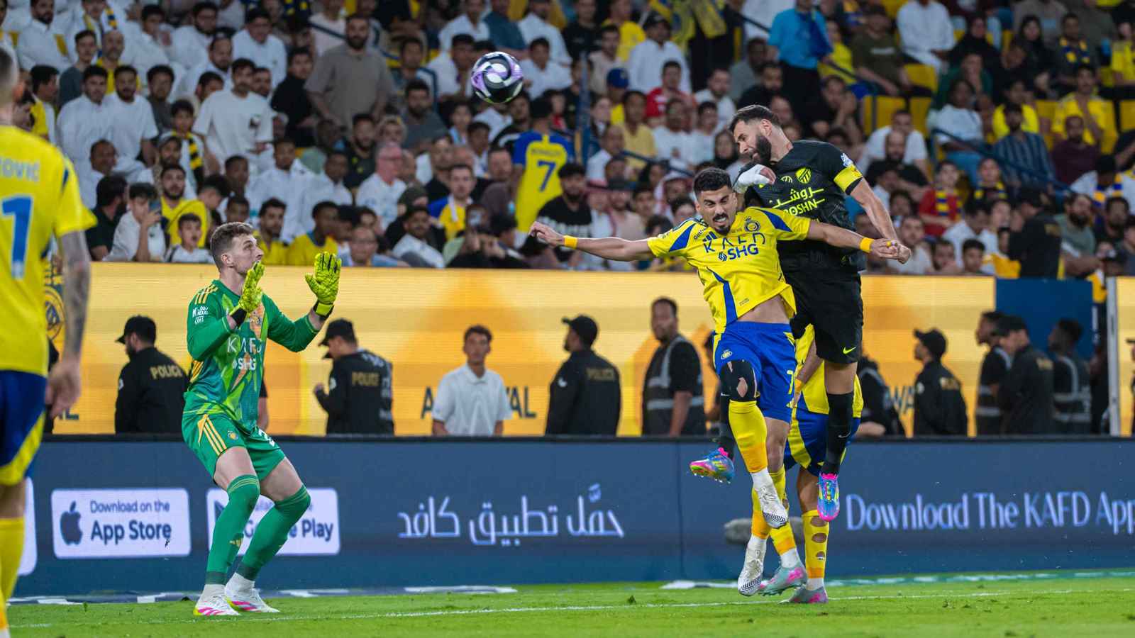 الاتحاد يصعق النصر بعد ريمونتادا مثيرة ويقترب من لقب الدوري السعودي (فيديو)