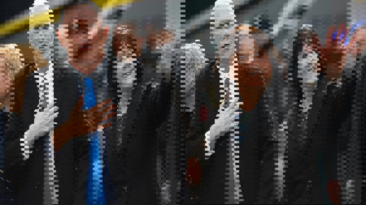 هل أصيب نائب الرئيس الأمريكي مايك بنس وزوجته بكورونا؟‎