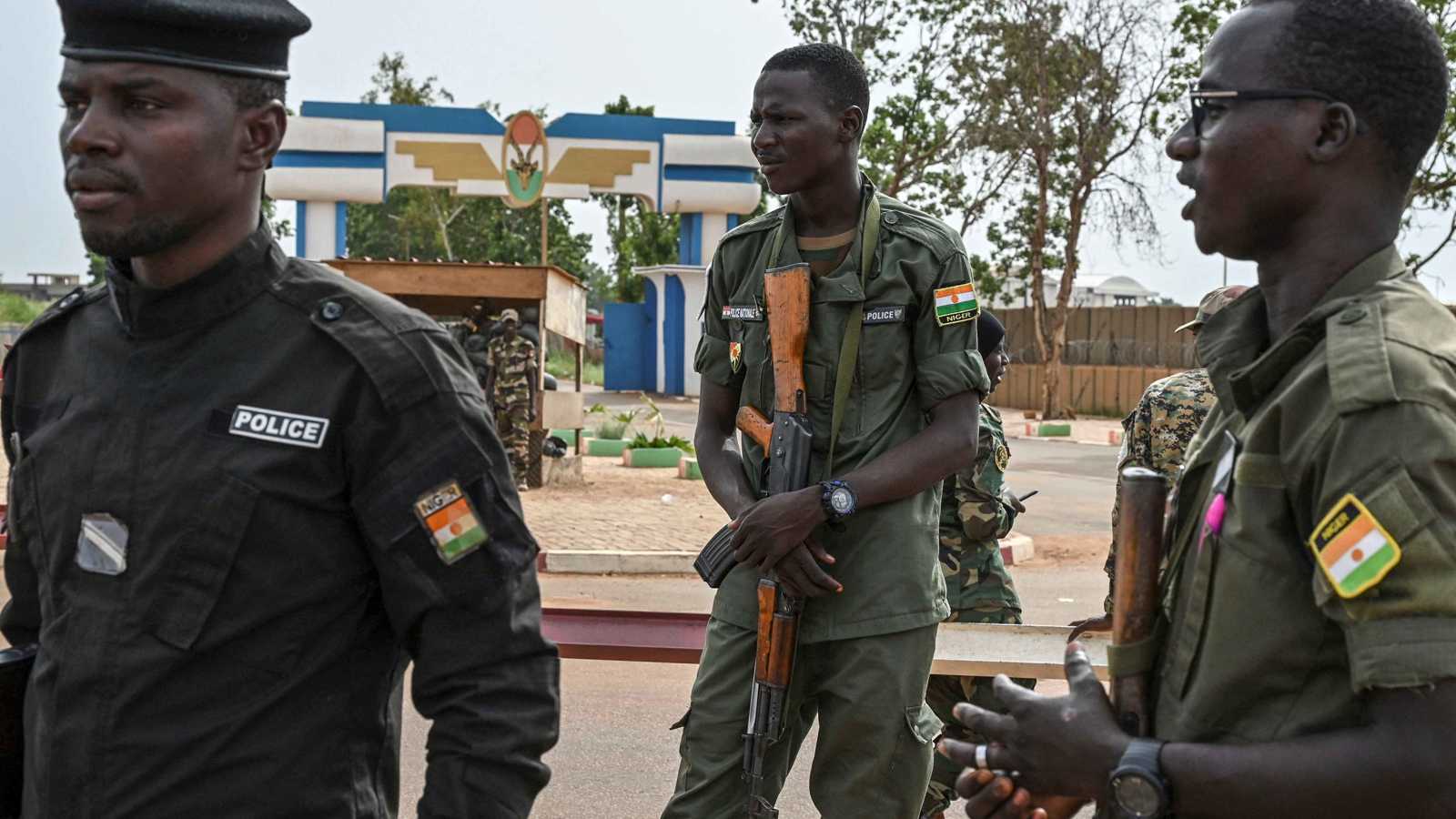 بالخطف والألغام.. الجماعات المسلحة توسّع دائرة الفوضى في الساحل الأفريقي