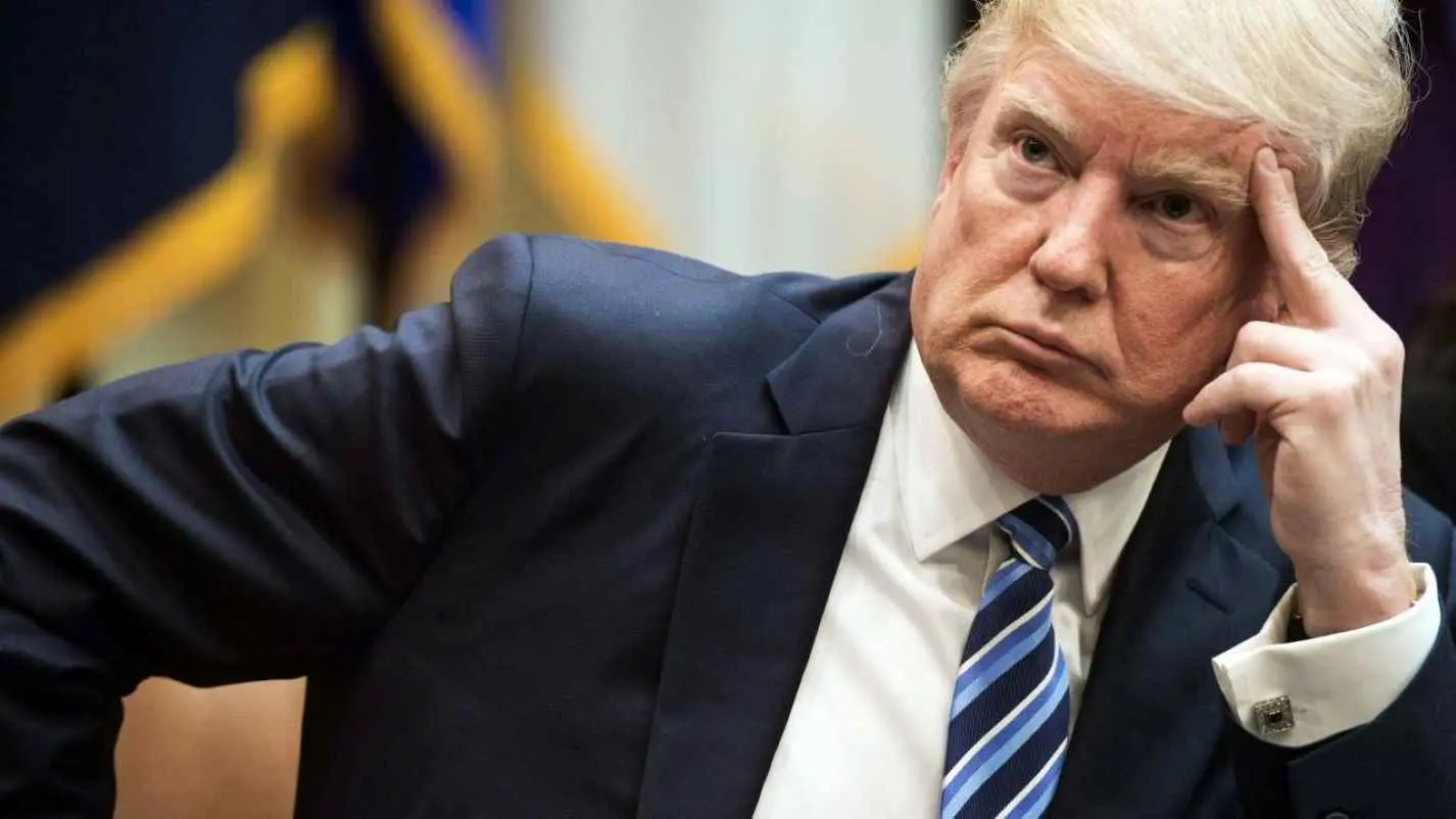 شرود ذهني وإجابات خاطئة.. ترامب "يتقمص" شخصية بايدن (فيديو)