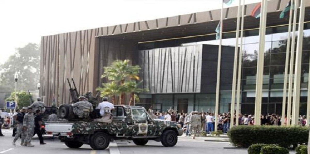 ليبيا...مسلحون يقتحمون مقر المؤتمر الوطني لضرب أحد أعضائه