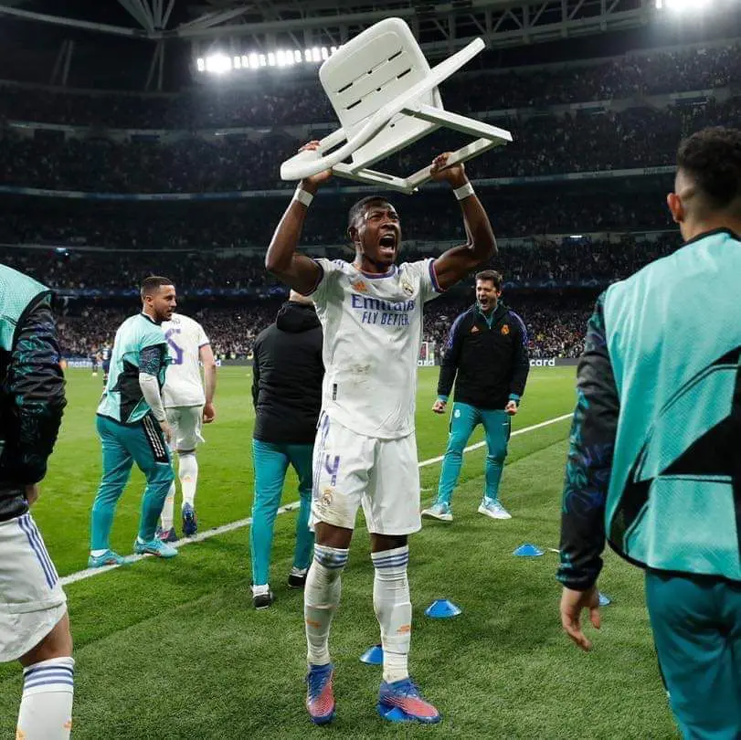 ألابا يحتفل بطريقة الكرسي