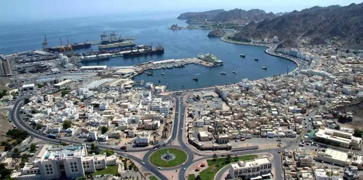 مسقط تتحرك آسيوياً لاحتواء الأزمة الاقتصادية