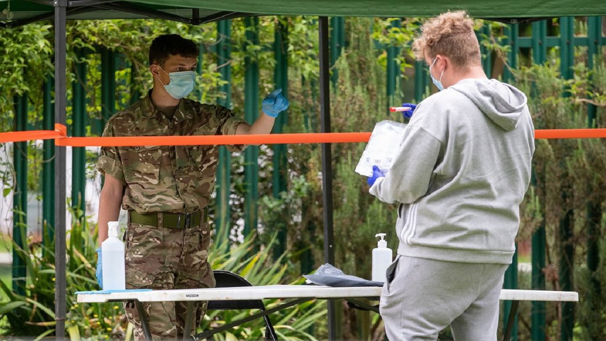 بريطانيا تعزل مدينة ليستر بعد تفشي وباء كورونا فيها (صور)