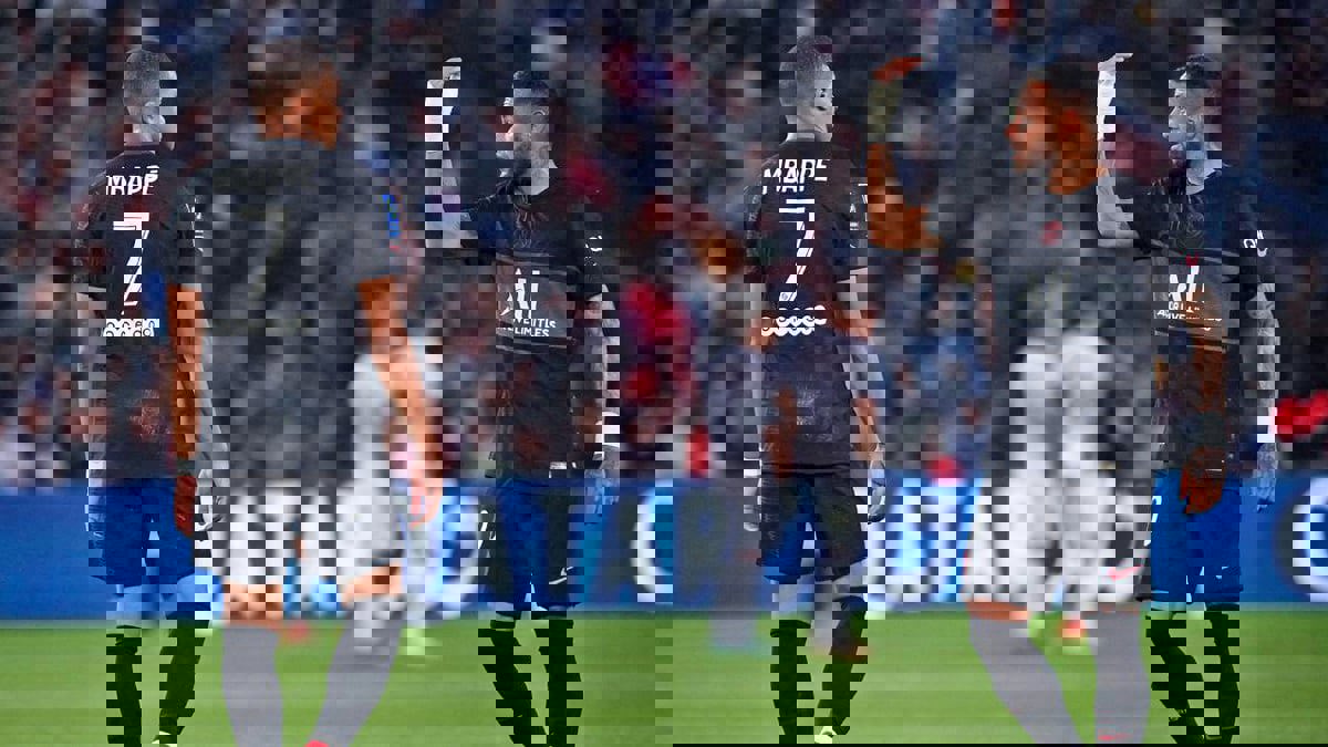 نيمار يهاجم مبابي قبل مباراة برشلونة وباريس سان جيرمان (صورة)