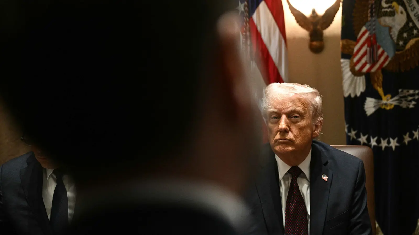 لديه "ملء الثقة".. البيت الأبيض يوضح موقف ترامب بعد قضية التسريب