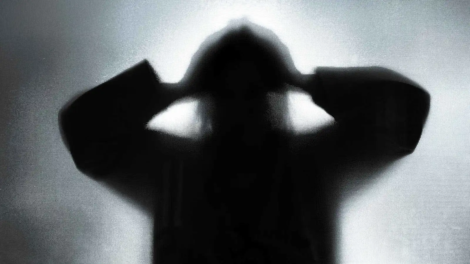 مصر.. أب يحتجز ابنته ويجوعها حتى الموت