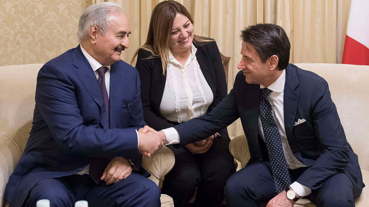 تقرير: إيطاليا قررت الانفتاح على حفتر