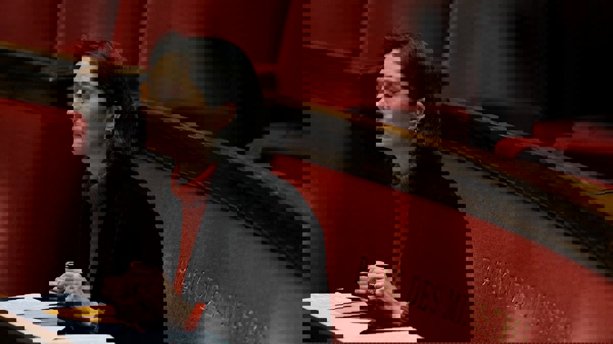 فرنسا.. وزيرة التعليم تتسبب بأزمات مبكرة لرئيس الحكومة "أتال"