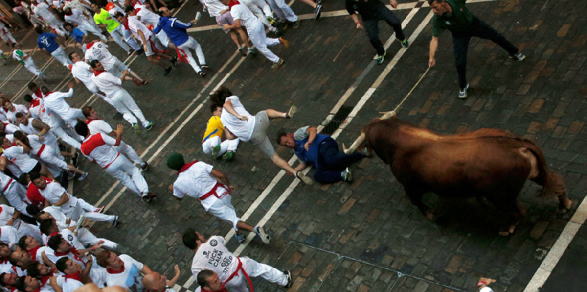 بالصور.. الإسبان يحتفلون بمهرجان الثيران