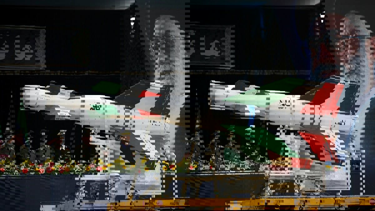 الحرس الثوري الإيراني "يفاخر" بتزويد حزب الله وحماس بالصواريخ