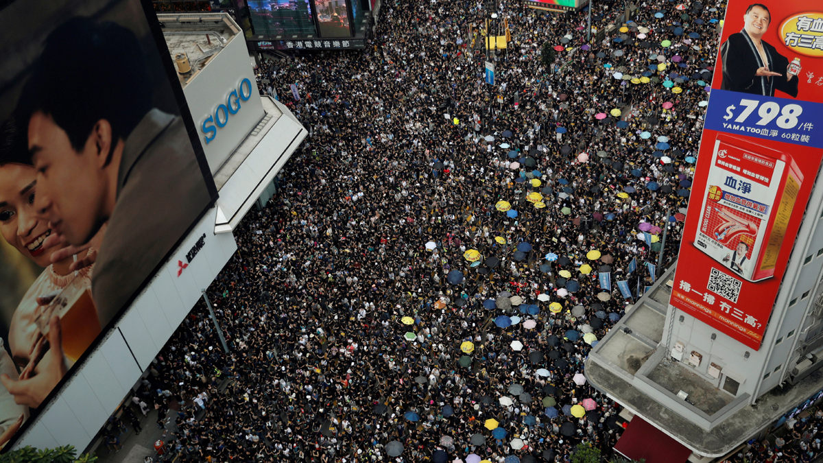 محتجو هونغ كونغ أمام اختبار حاسم نهاية الأسبوع بعد تظاهرة المطار