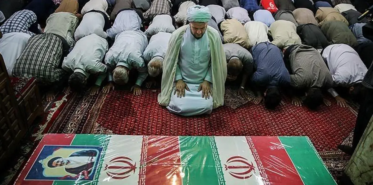 إيران تشيع ضحايا تفجيرات طهران وتعلن اعتقال شخصين على صلة بالهجوم