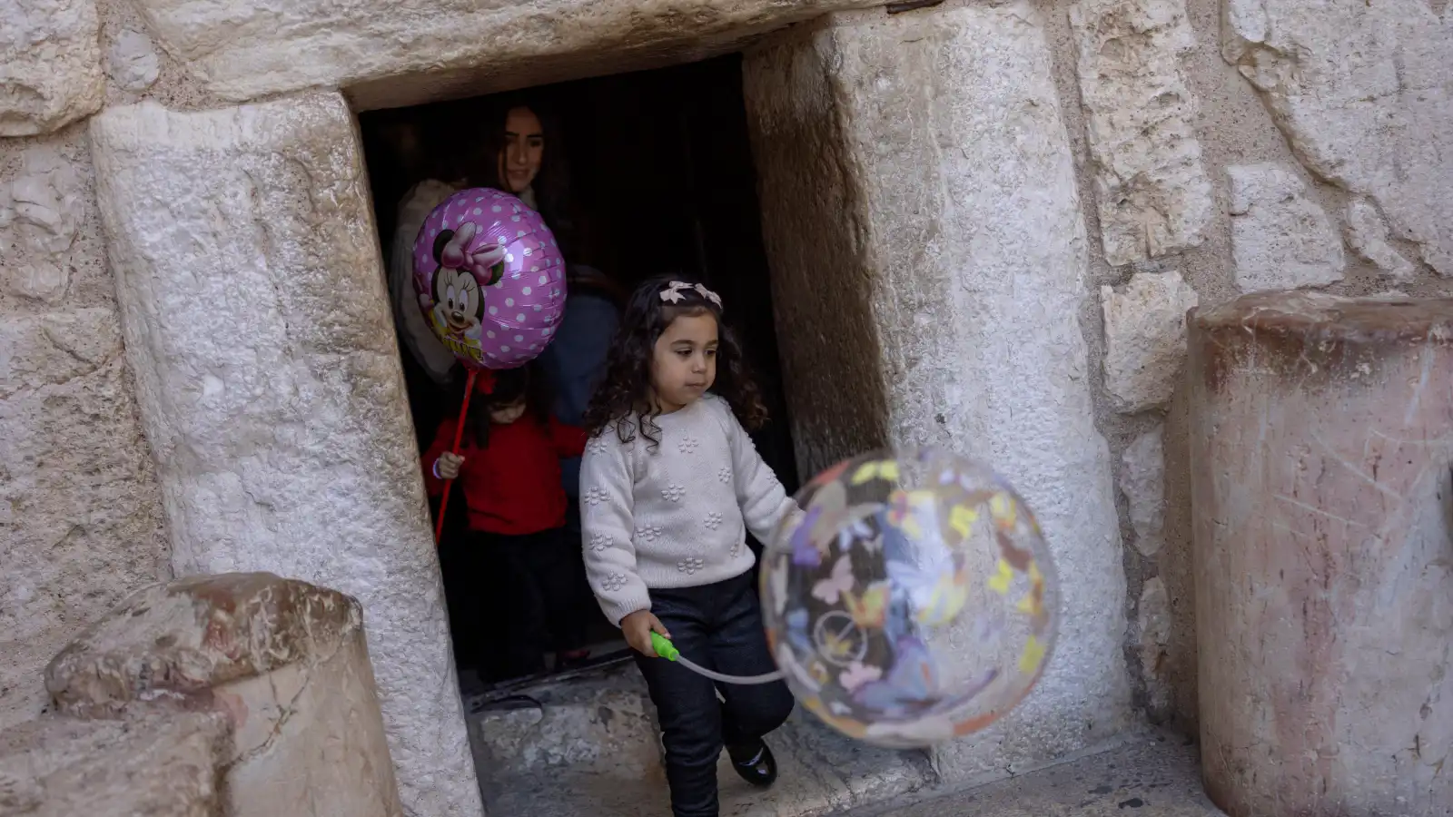 احتفالات عيد الميلاد تعود إلى بيت لحم بعد عامين من الحرب على غزة