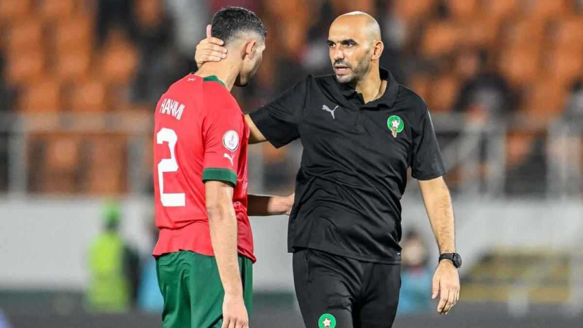 تركتَ بصمة لا تنسى.. رسالة مؤثرة من أشرف حكيمي لوليد الركراكي (صورة) 