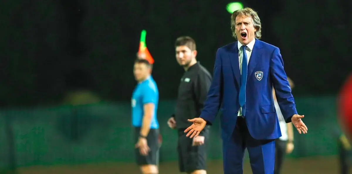 لماذا تراجع نادي الهلال السعودي عن التعاقد مع مبارك بوصوفه؟