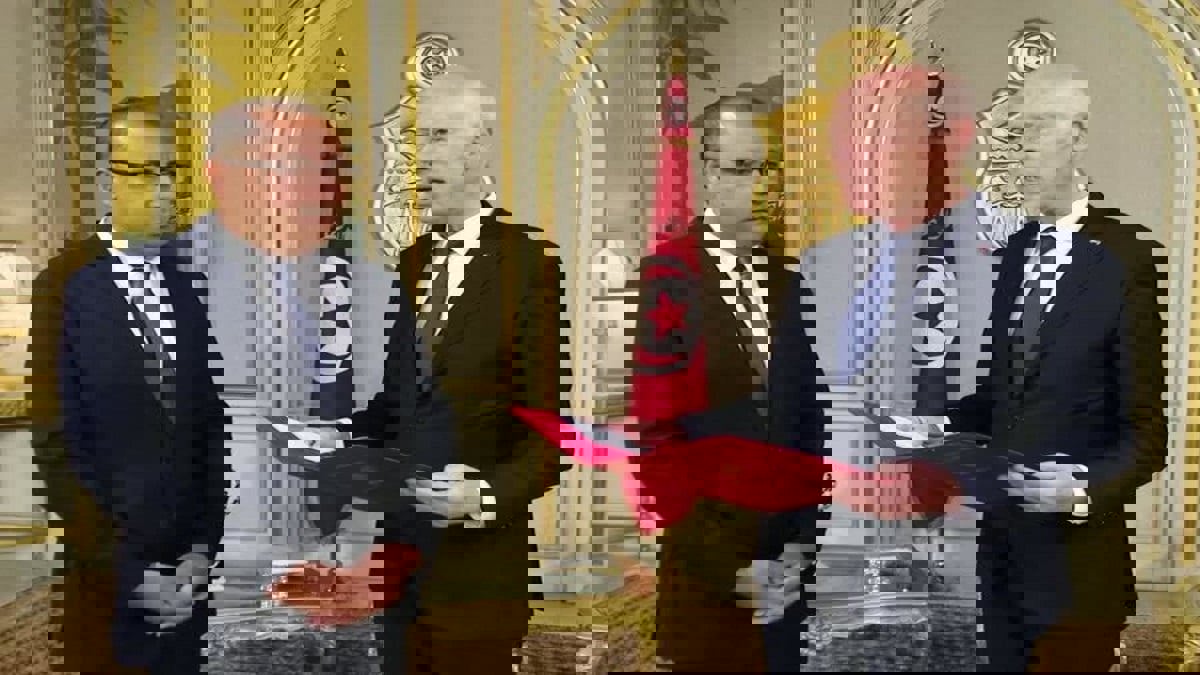 بعد إعلان تشكيل حكومة كفاءات مستقلة.. هل بدأ الرئيس قيس سعيد "المواجهة" مع الأحزاب؟