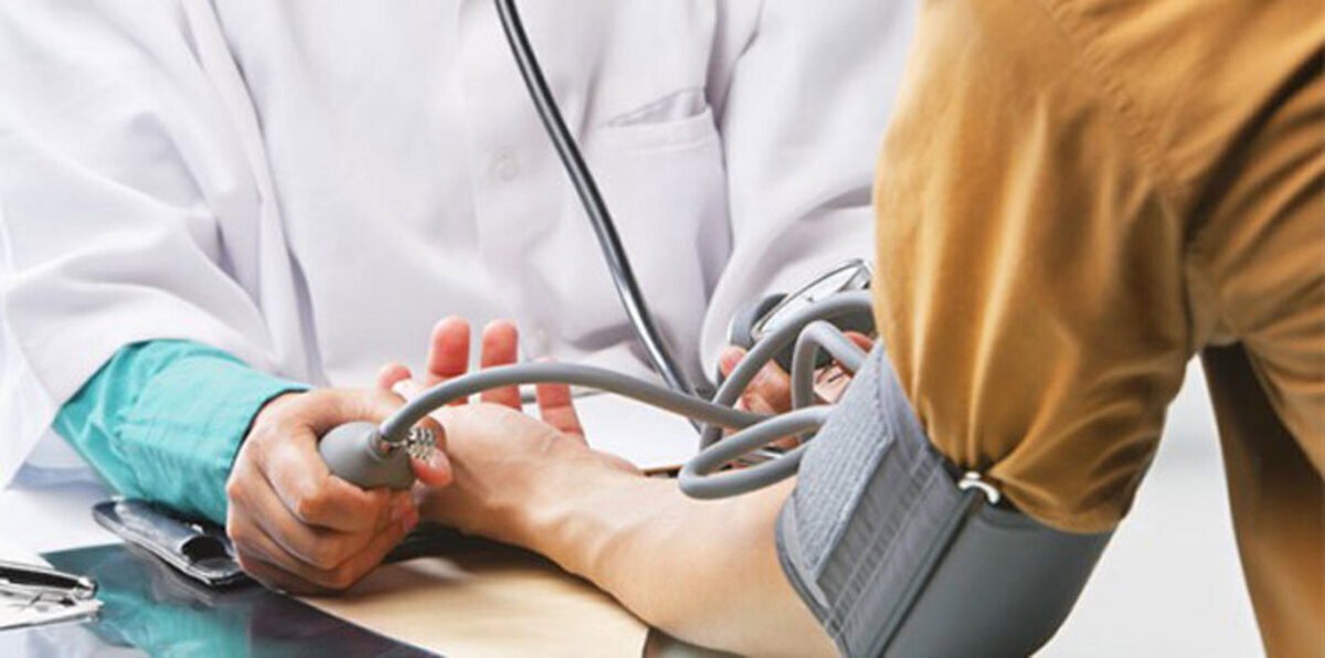 معالجة ضغط الدم المرتفع عن طريق الكحول