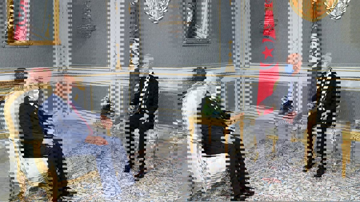 بعد قطيعة أشهر.. الرئيس التونسي يلتقي الغنوشي