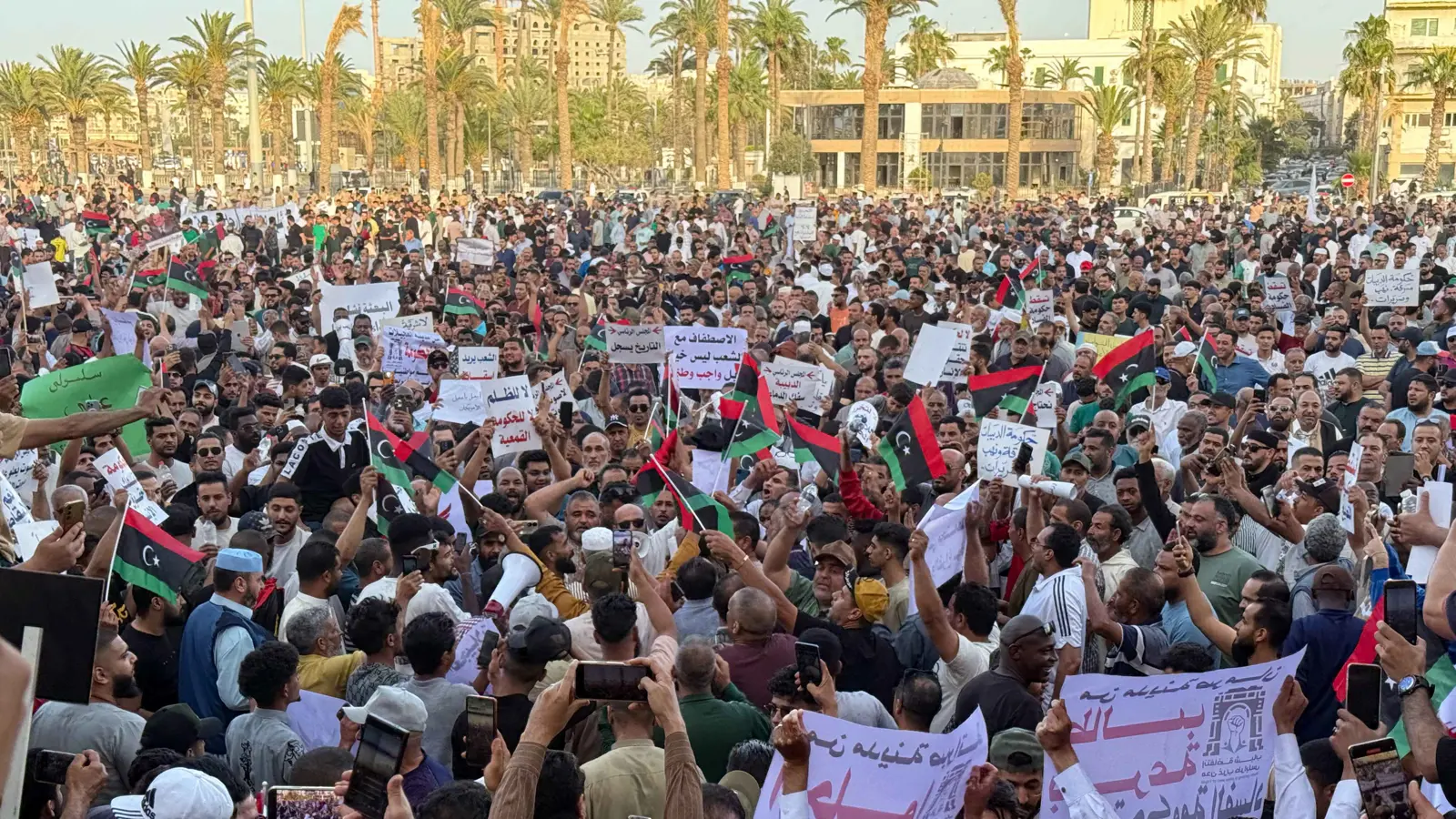 "ثلاثي الجوار" يتحرك.. مساع عربية لاختراق الانسداد السياسي في ليبيا