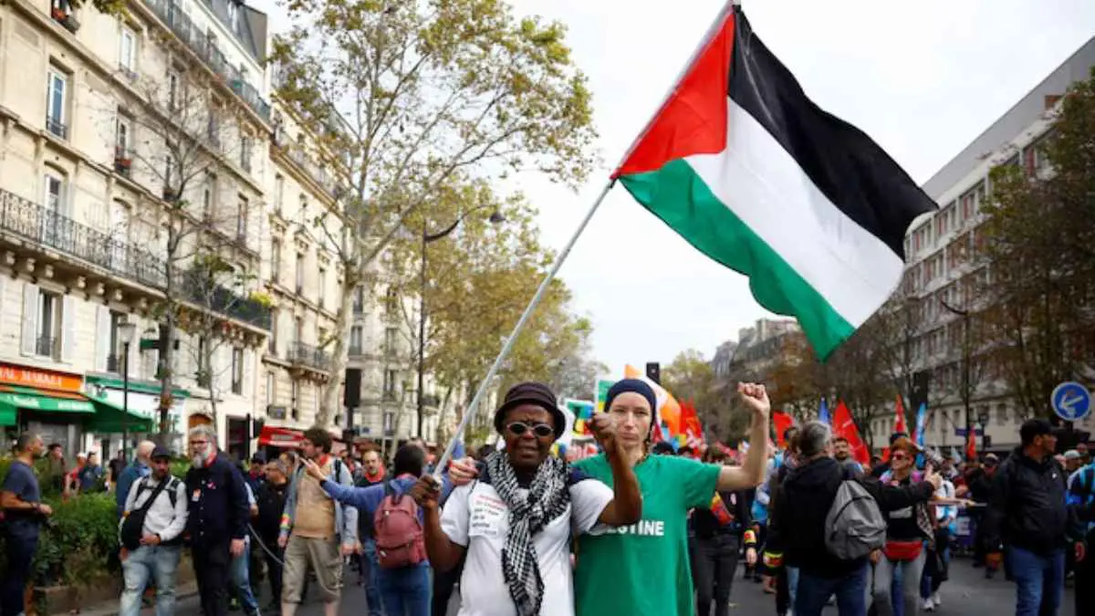 فرنسا تحظر رفع العلم الفلسطيني في مباراتها مع إسرائيل