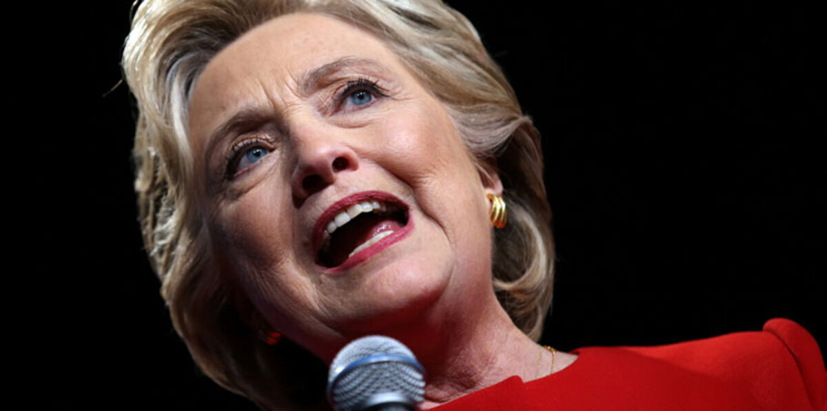 بالصور.. الأمريكيون يديرون ظهورهم لهيلاري كلينتون من أجل "سيلفي"