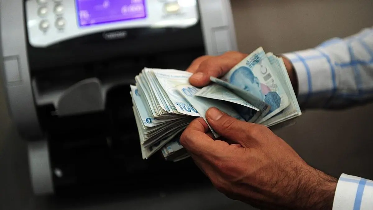 الليرة التركية تهوي لقاع قياسي جديد مقابل الدولار
