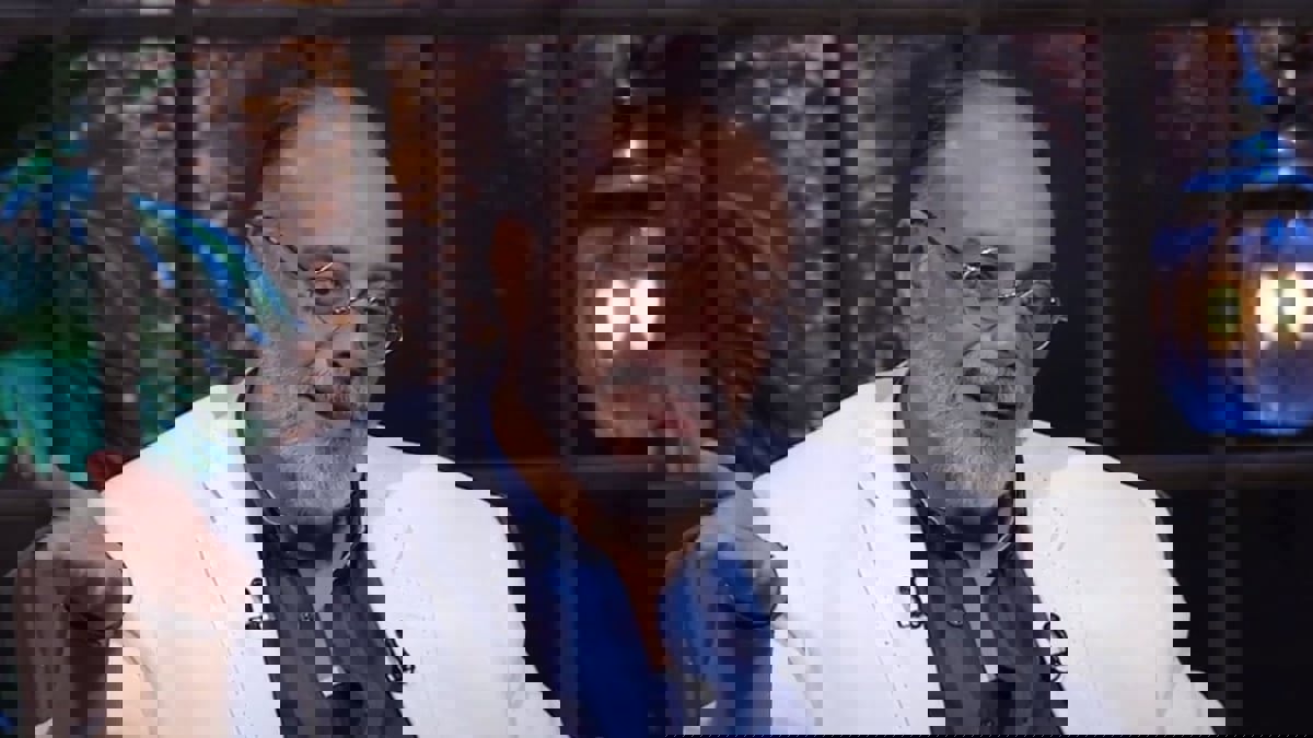 رغم قرار المنع.. صحفيون في جنازة المخرج المصري عصام الشماع (صور)