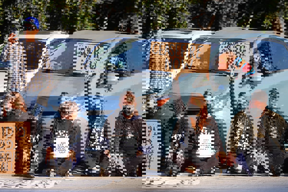 يهود يطالبون بإنهاء الدعم الأمريكي لإسرائيل ووقف النار في غزة   