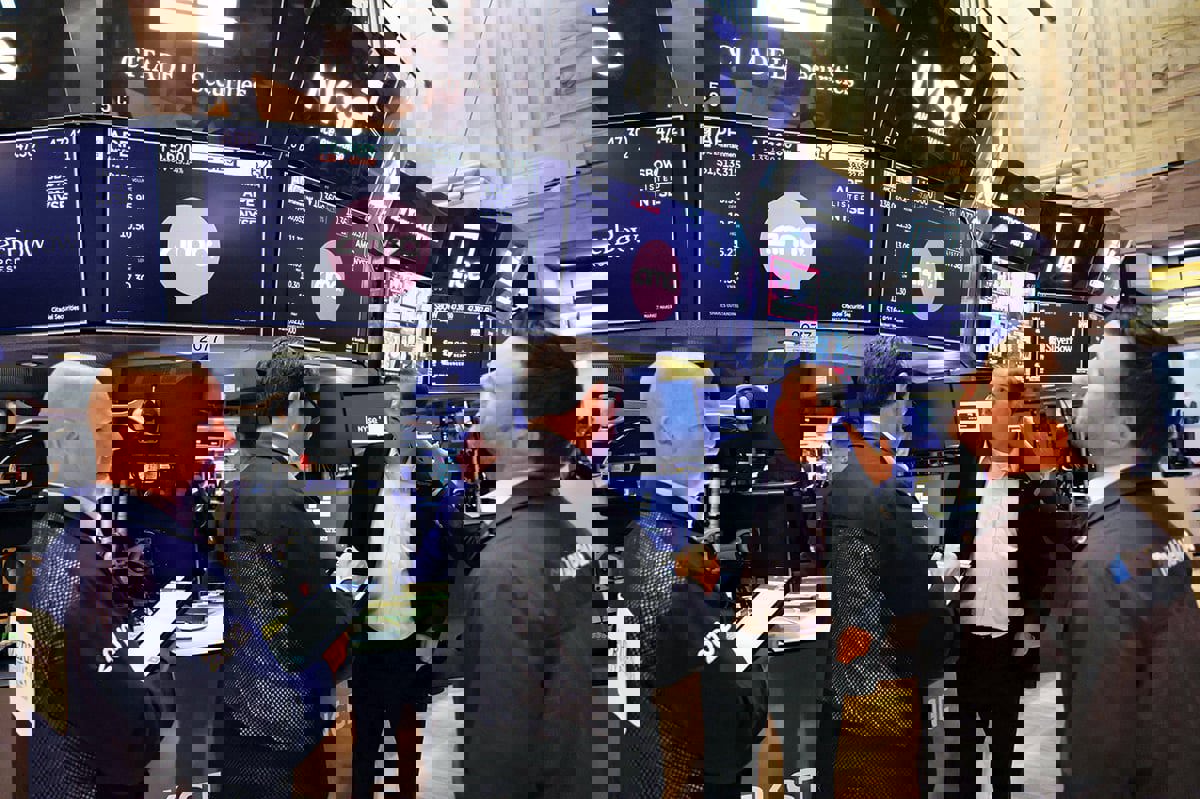  الأسهم الأمريكية تغلق مرتفعة مع ترقب المستثمرين قرار الفائدة 

