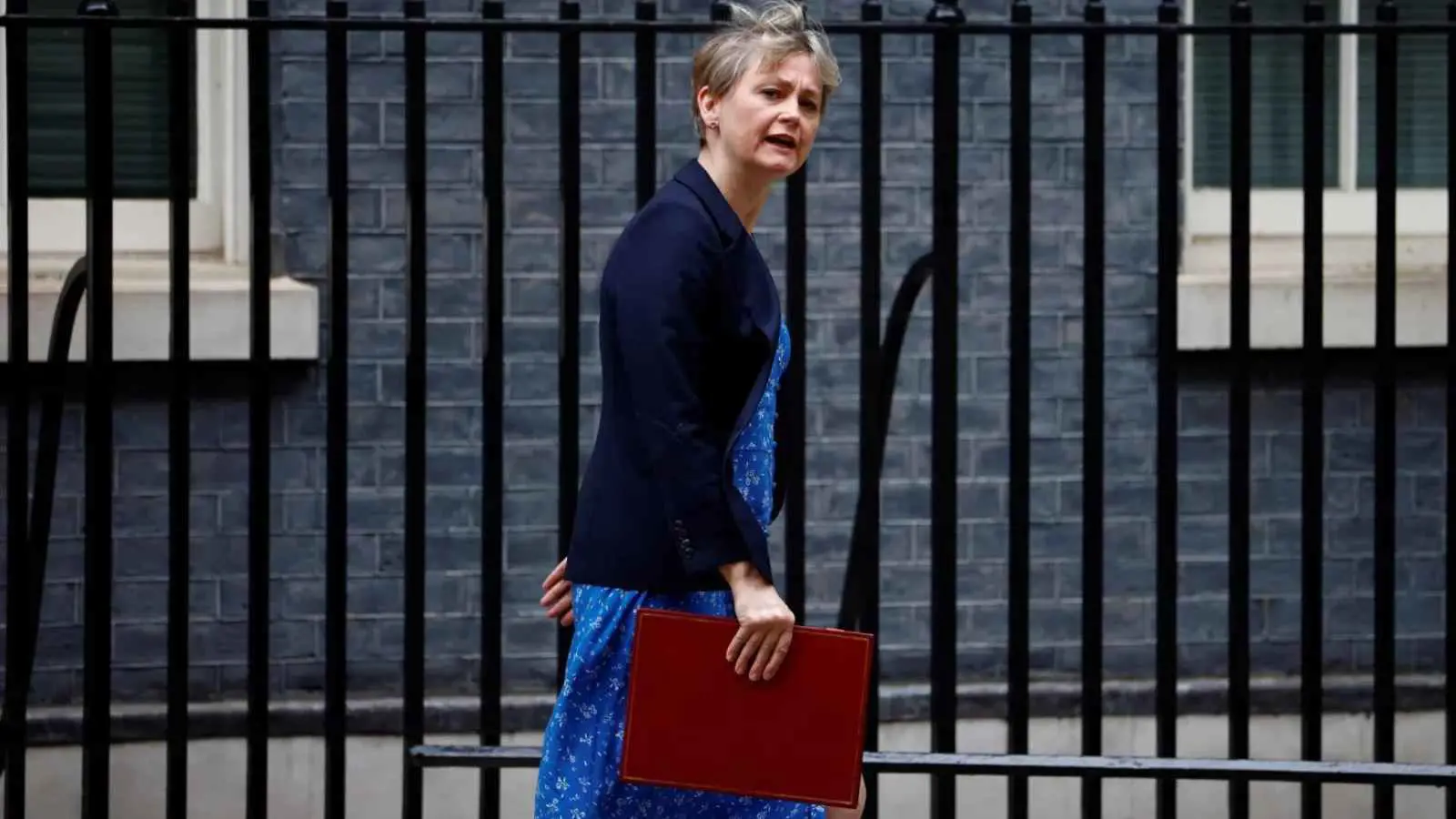 بريطانيا تجرم استخدام الذكاء الاصطناعي لاستغلال الأطفال جنسيًا