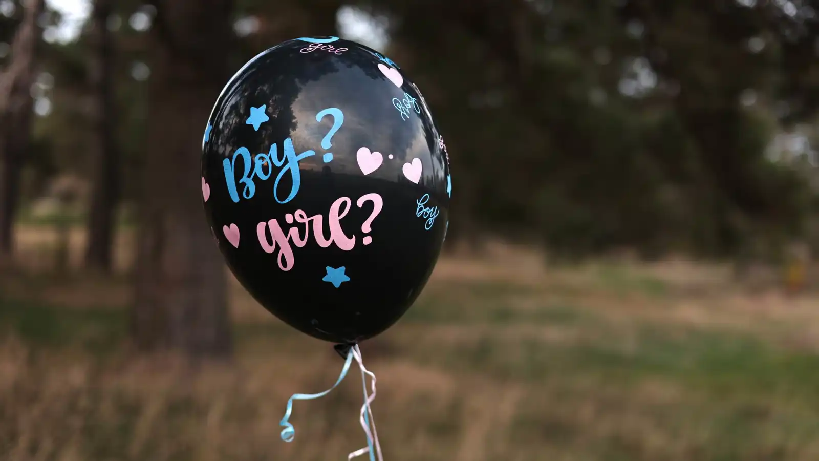 امرأة تخدع زوجها وعائلتها بحمل "وهمي" (فيديو)