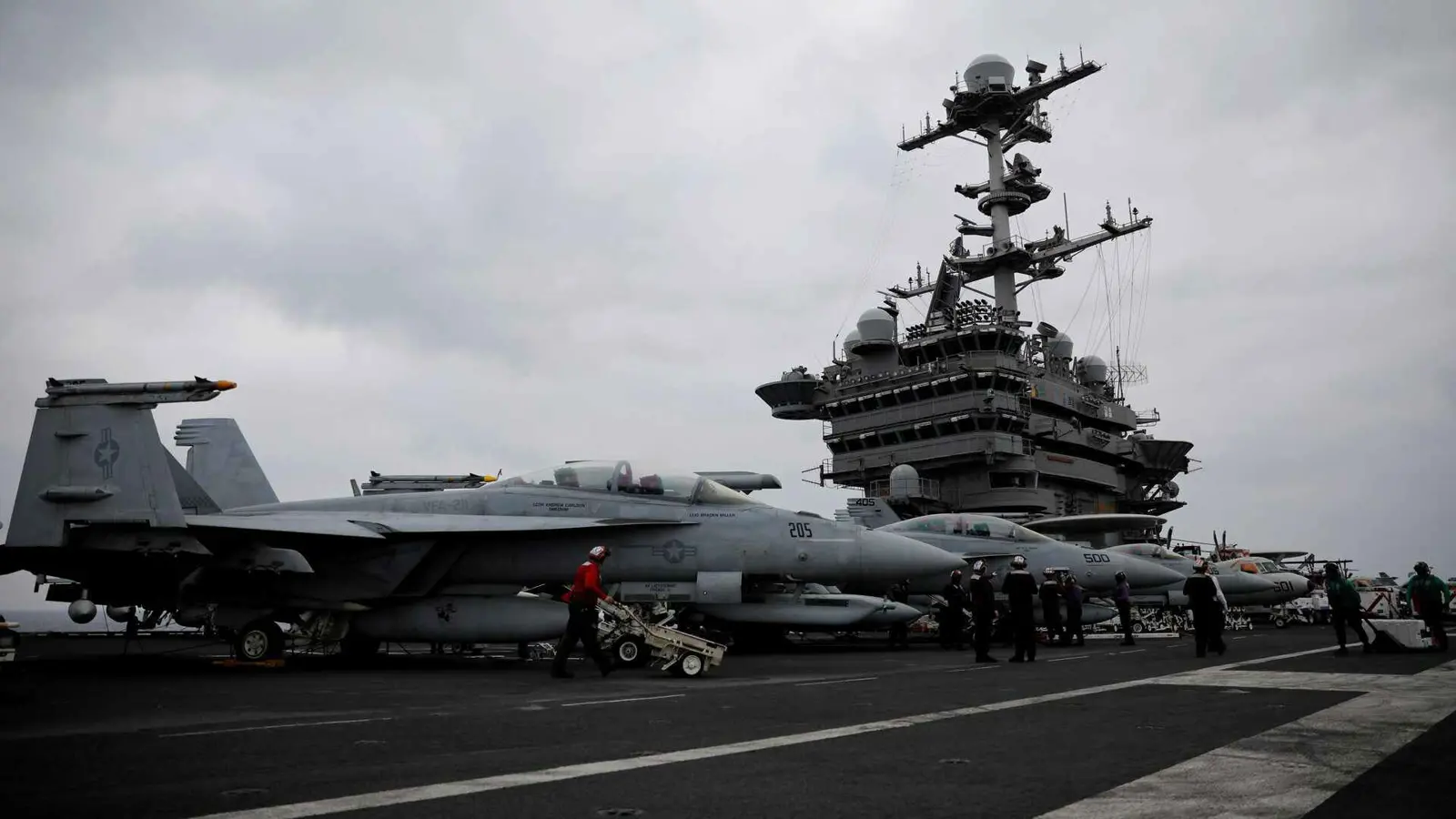 الحوثيون يعلنون استهداف "ترومان" مجددا