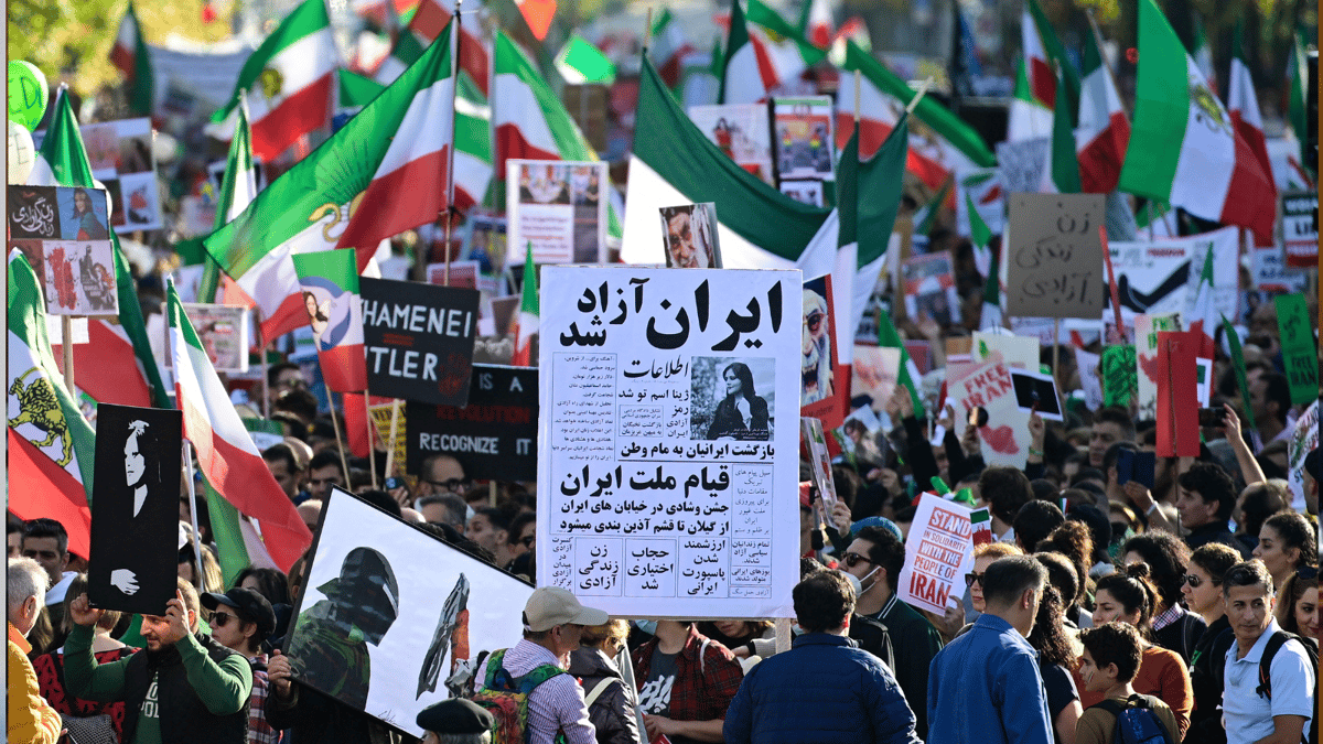 شارك في تظاهرات مهسا أميني.. إيران تعدم شاباً أدين بقتل رجل أمن