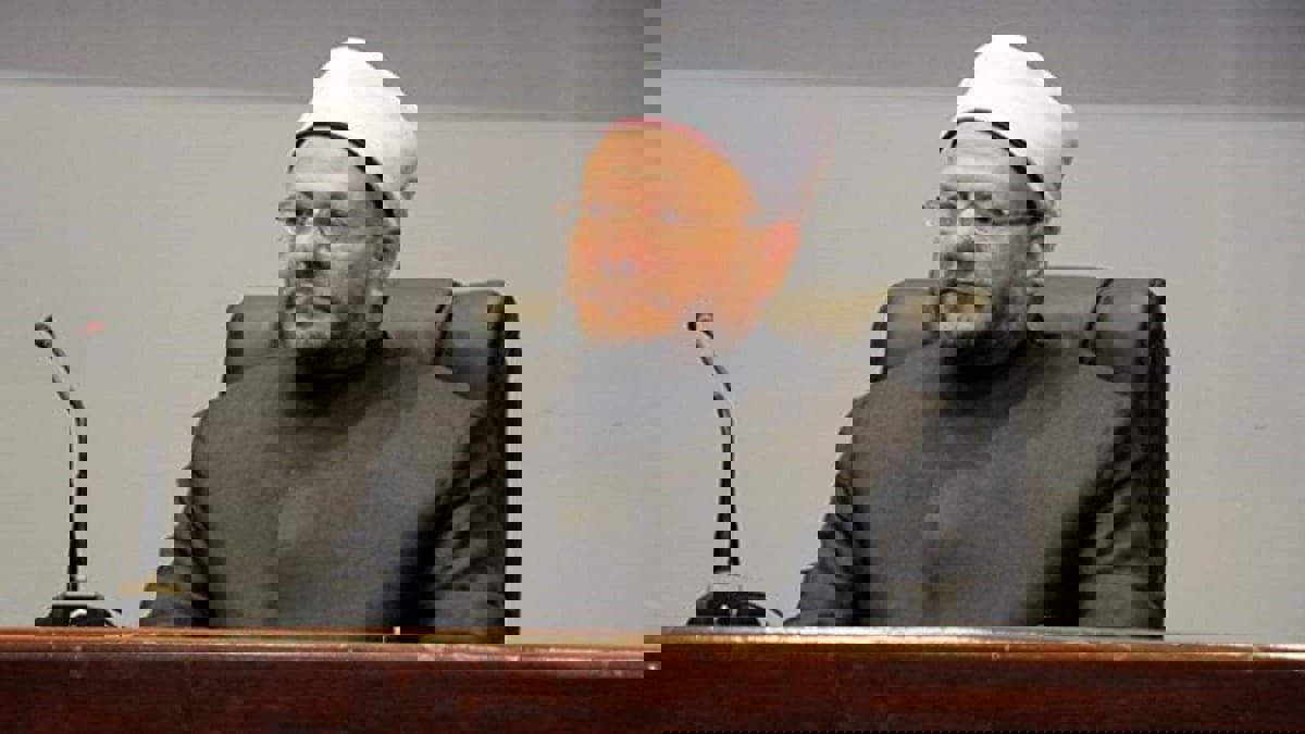 السيسي يمدد خدمة مفتي مصر لمدة عام بعد بلوغه سن المعاش