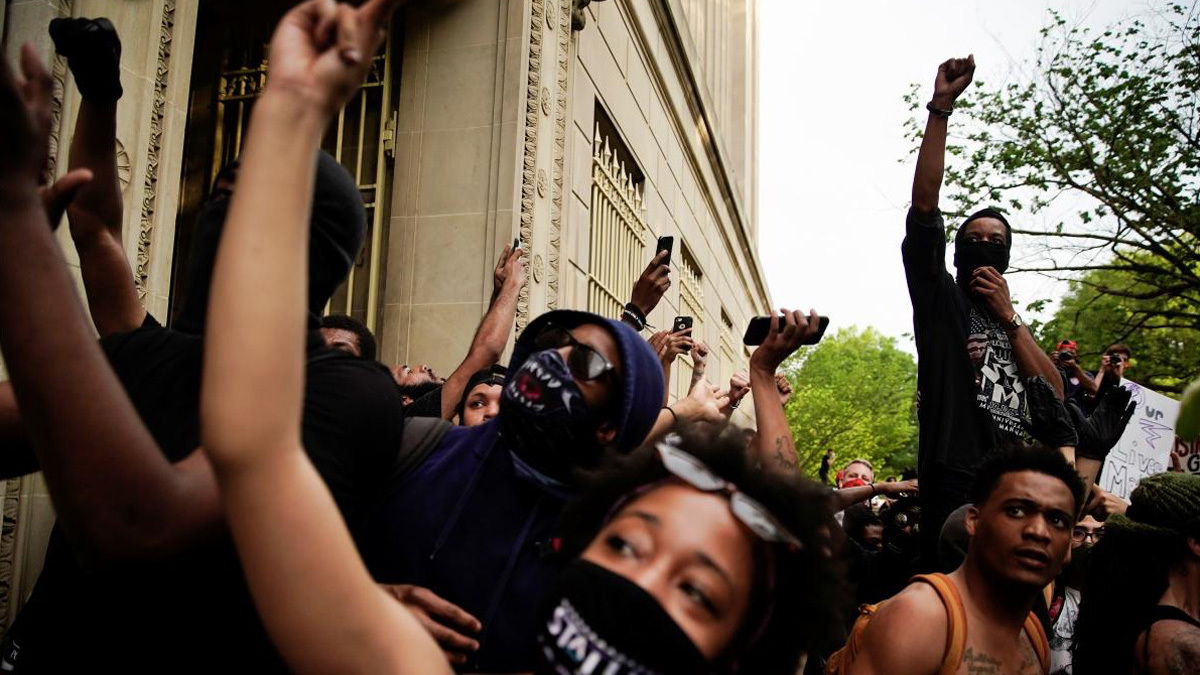 في العبودية... المعاناة ليست حكراً على أحد