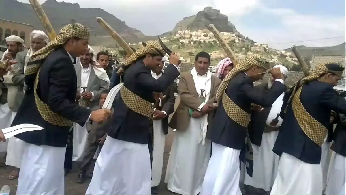 اليمنيون يفرون إلى الأعراس الجماعية هربًا من التكاليف المرتفعة