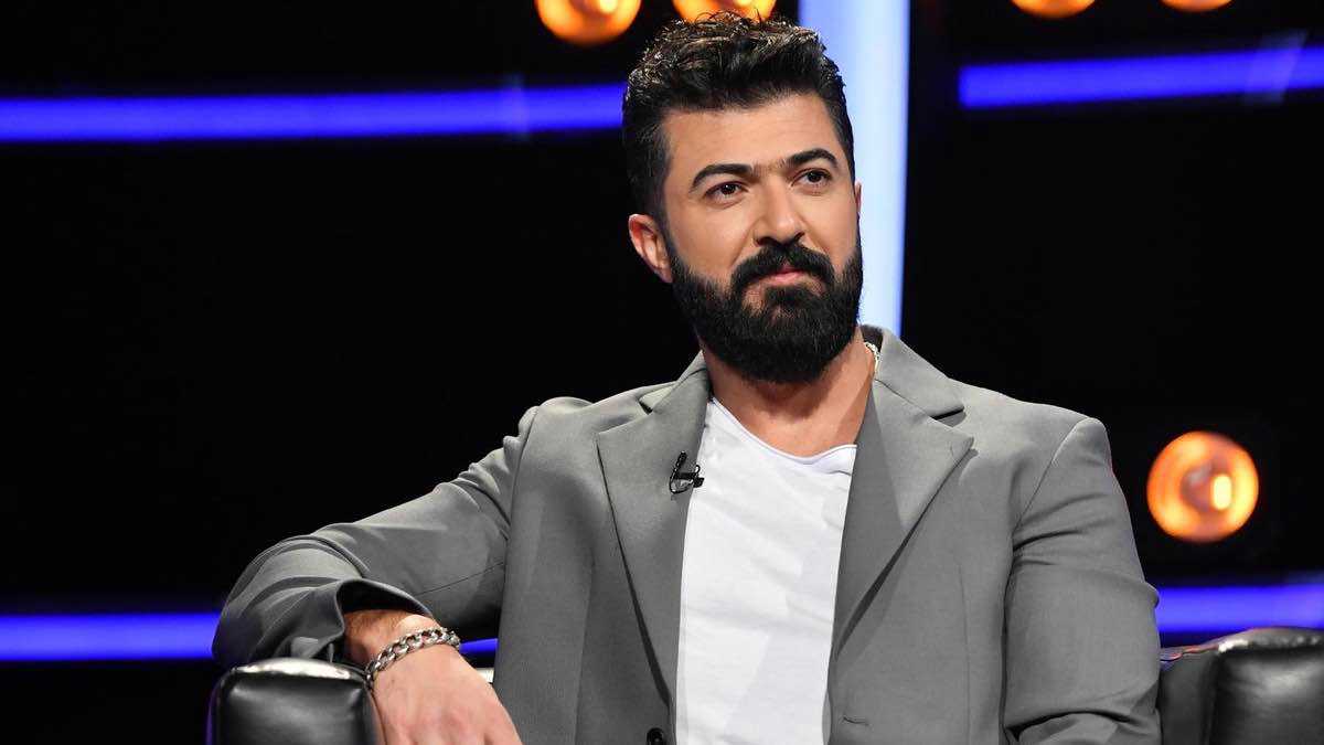 سيف نبيل ينجو من حادث "خطير" على المسرح (فيديو)