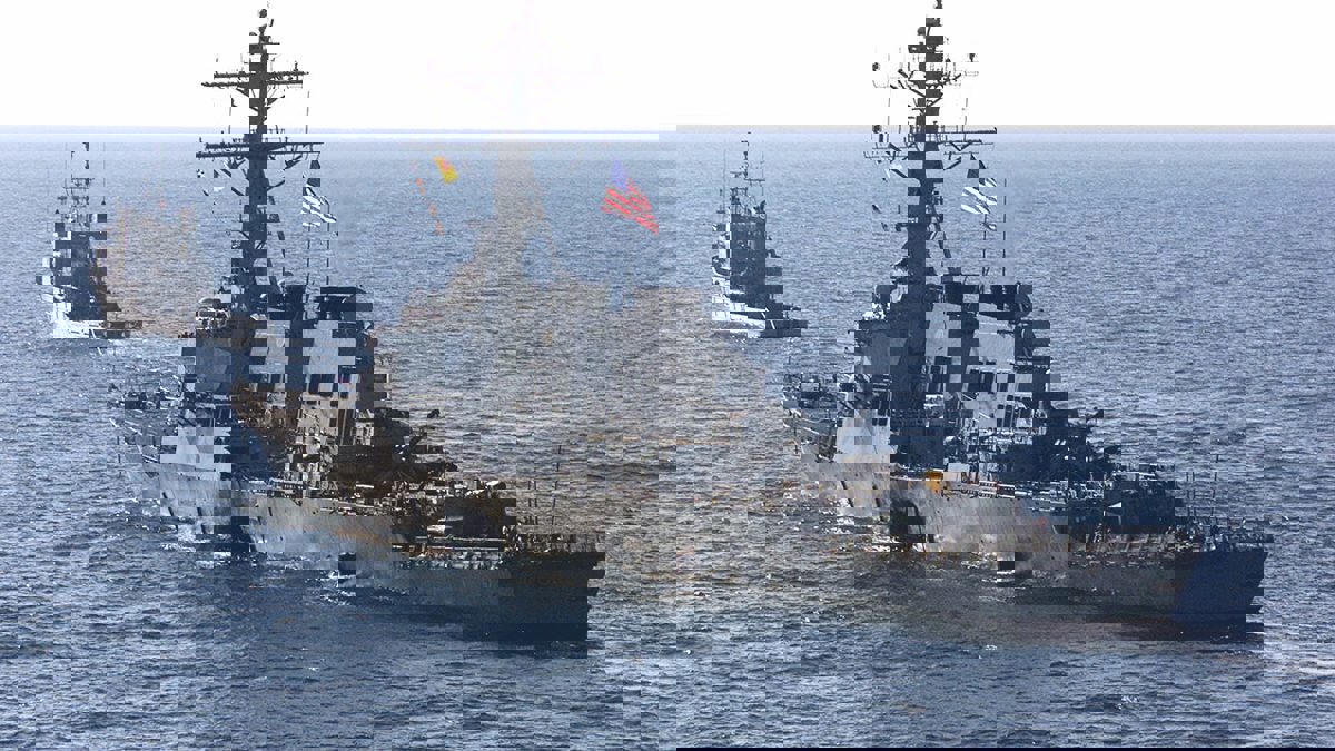 الجيش الأمريكي يرسل مدمرة إلى موقع الهجمات في خليج عُمان