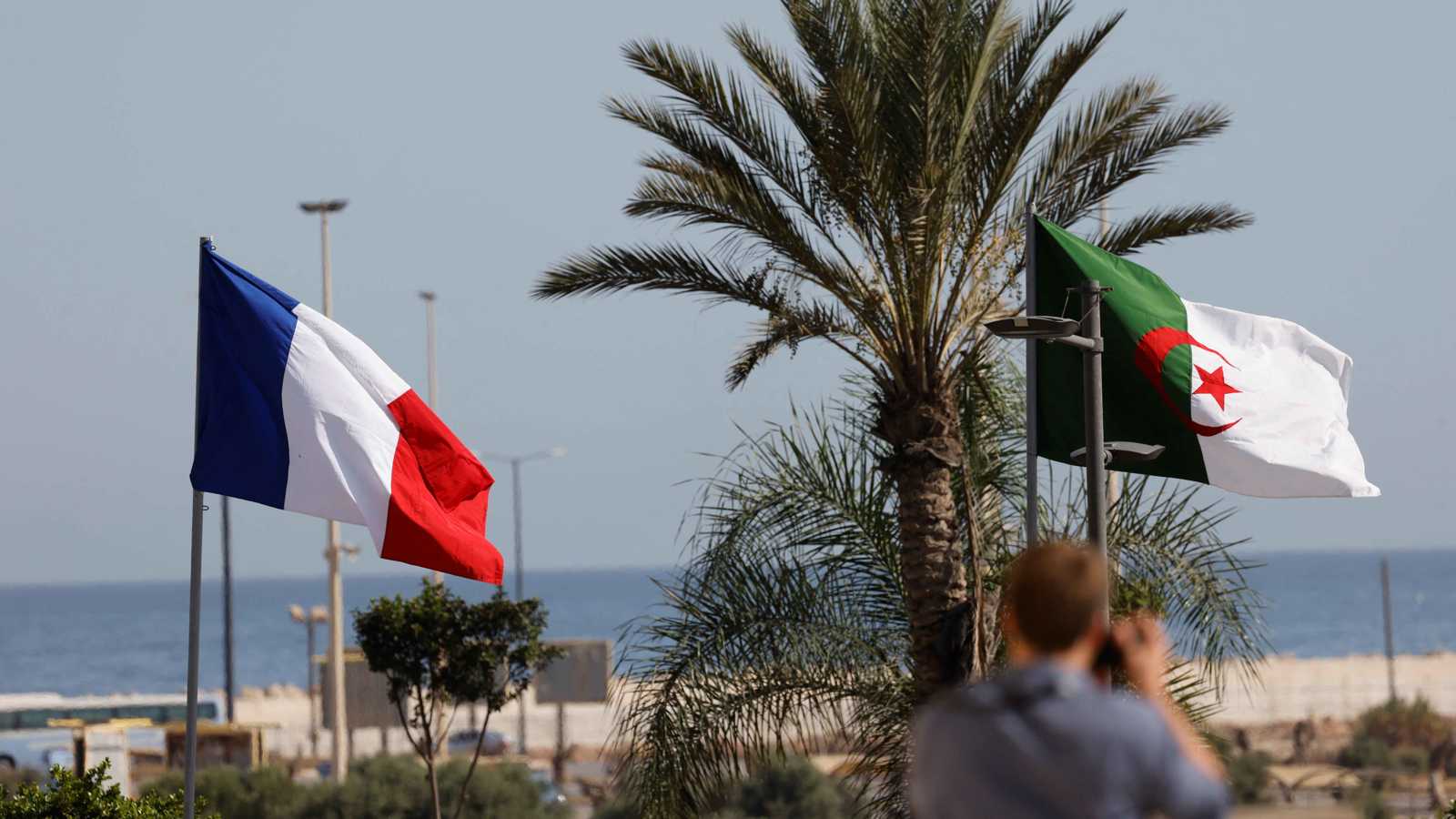 قضية التأشيرات الدبلوماسية تتفاقم.. الجزائر تتهم فرنسا بـ"الكذب"