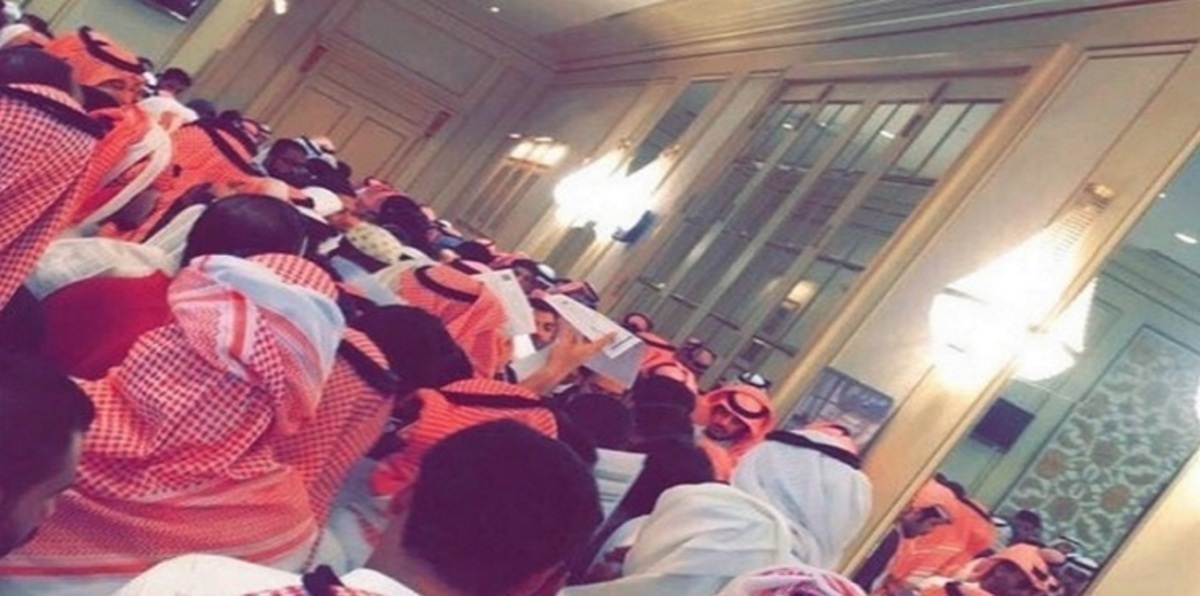 بالفيديو.. أعداد مرعبة للعاطلين عن العمل في الدمام تحدث فوضى عارمة بمعرض توظيف
