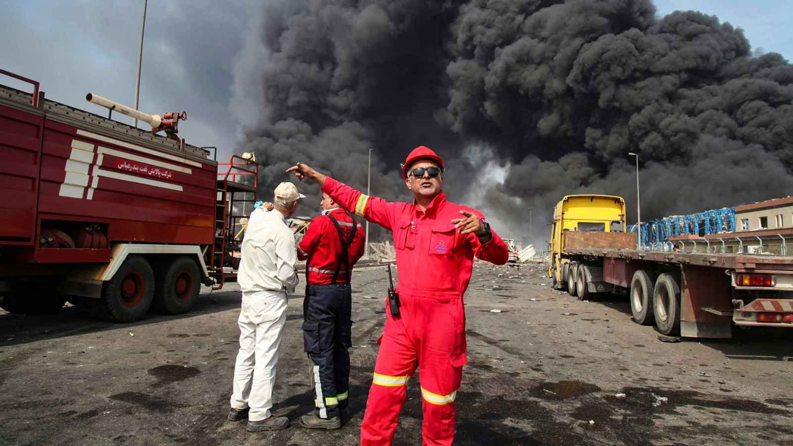 حريق يلتهم 10 سفن تجارية في ميناء جنوبي إيران (فيديو)