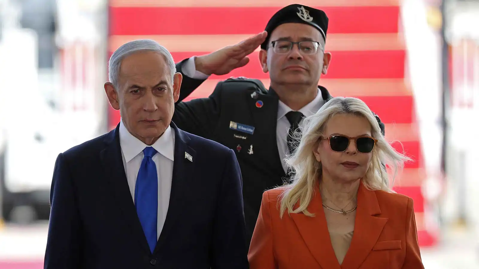 سارة نتنياهو تقود حملة للإطاحة بمنافس زوجها "الأشرس"