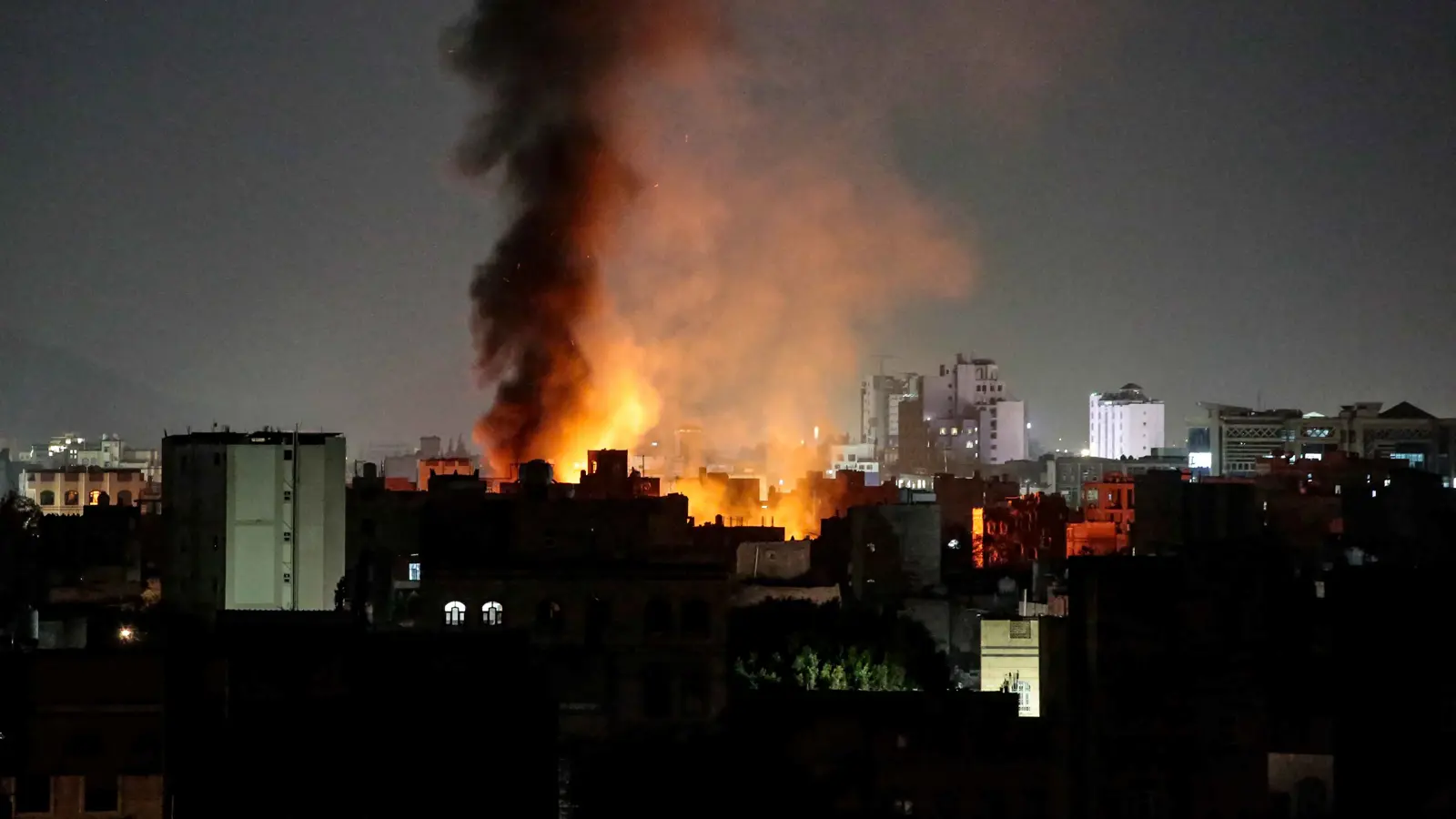 لليوم الخامس.. واشنطن تستهدف الحوثيين في 4 محافظات يمنية (فيديو)