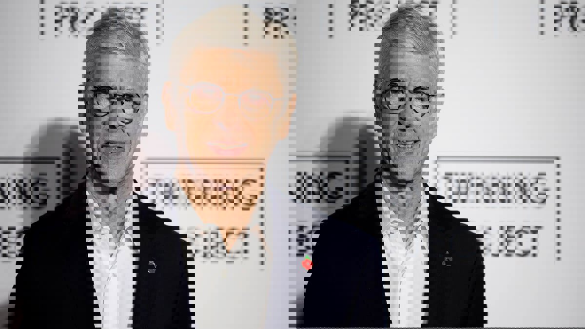 أرتيتا يلمح لإمكانية عودة آرسين فينغر إلى آرسنال