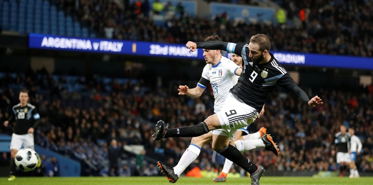 الأرجنتين تكتسح إيطاليا.. وإنجلترا تواصل التألق بالفوز على هولندا (فيديو)